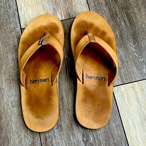 Men’s Hari Mari “Fields” Tan/Blue flip leather flip flops size 10